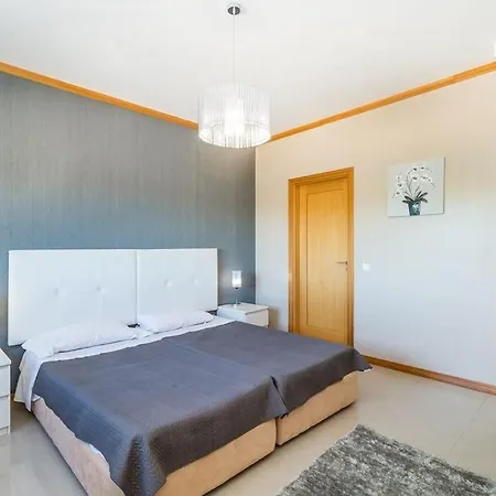 Fantastic Townhouse With Pool And Sea Views *