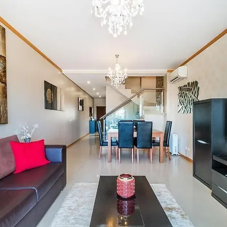 Fantastic Townhouse With Pool And Sea Views Holiday home *